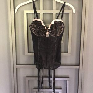 Victoria’s Secret Black and cream lace teddy 32b